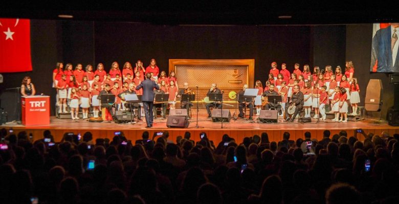 VALİ ALİ HAMZA PEHLİVAN, TRT ÇUKUROVA TÜRK SANAT VE TÜRK HALK MÜZİĞİ ÇOCUK KOROLARININ YIL SONU KONSERİNE KATILDI