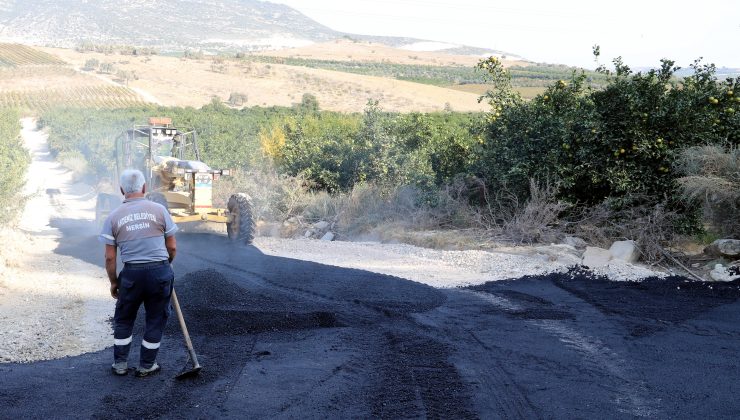 Fen işleri ekipleri Akdeniz’in her bölgesine hizmet veriyor HEBİLLİ MAHALLESİ’NİN ZARAR GÖREN YOLLARI ASFALTLANIYOR