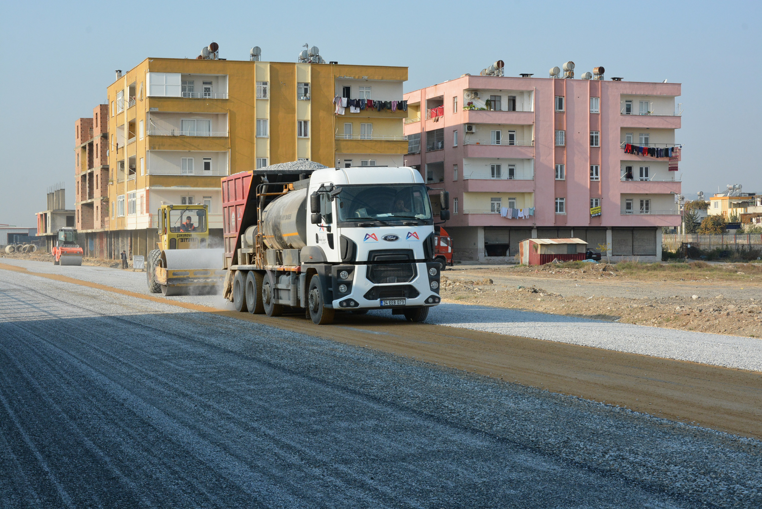 MERSİN BÜYÜKŞEHİR, TİCARİ ALANLARDA DA ALTYAPI ÇALIŞMALARINI SÜRDÜRÜYOR;