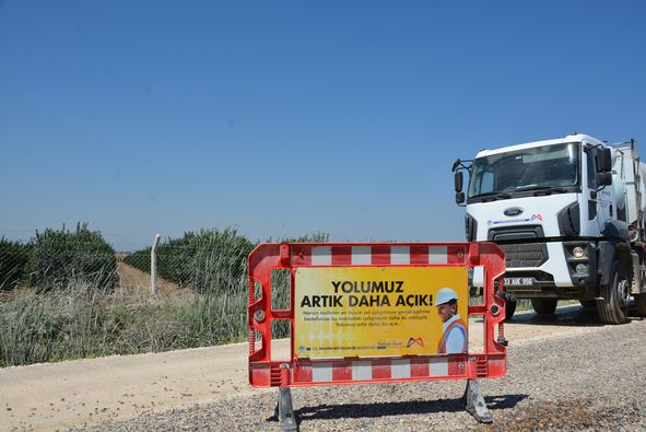 BÜYÜKŞEHİR TARSUS’TA YOL ÇALIŞMALARINI SÜRDÜRÜYOR YUNUSOĞLU İLE TEKELİÖREN ARASI YOL ASFALTLANDI