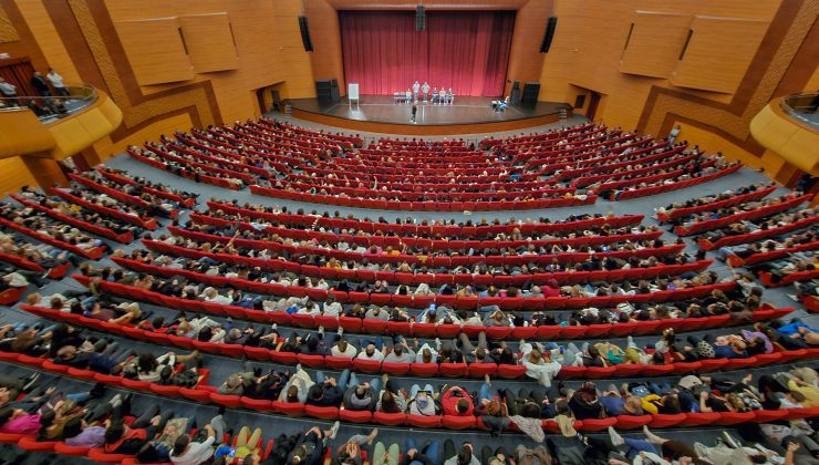 4. Yenişehir Komedi Oyunları Festivali sona erdi Yenişehir Belediyesi binlerce vatandaşı tiyatro ile buluşturdu