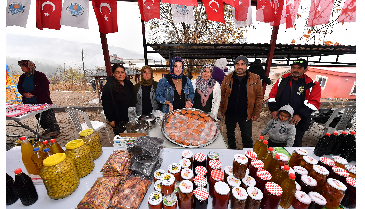 KIRSAL MAHALLE BULUŞMALARI BU HAFTA ERDEMLİ’DE GERÇEKLEŞTİRİLDİ BÜYÜKŞEHİR’İN KIRSAL MAHALLE BULUŞMALARI’NIN YENİ DURAĞI KARAYAKUP MAHALLESİ OLDU KIRSAL MAHALLE BULUŞMALARI, KIRSALDAKİ VE MERKEZDEKİ KADINLARI BİR ARAYA GETİRİYOR