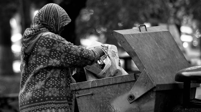 Büyük bir cami, ibadet edenlere huzur sağlayabilir; ancak, fakirliği ortadan kaldıran bir fabrika, yüzlerce aileye huzurlu bir gelecek sunar