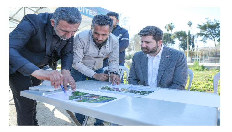 BAŞKAN ALİ BOLTAÇ, TARIMSAL KALKINMA İÇİN ÖNCÜ PROJELERİ YERİNDE İNCELEDİ -TARSUS’TA TARIMDA YENİLİKÇİ HAMLE -BAŞKAN BOLTAÇ SERA TESİSİ İLE AROMATİK BİTKİ DİSTİLASYON ATÖLYESİNİ ZİYARET ETTİ