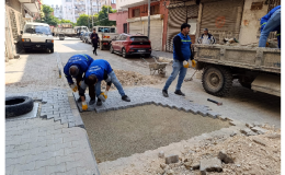 AKDENİZ’DE SOKAKLAR YENİLENİYOR, BAHÇE YOLLARI AÇILIYOR