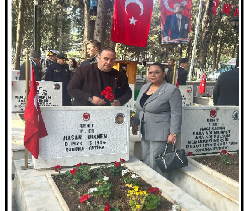 Müslüman Milletler Anadolu Turan Derneği Genel Başkanı Sayın Güney Tüzün, Mersin İl Başkanı ve Genel Başkan Danışmanı Bayram Altay 18 Mart Çanakkale Zaferinin 110. Yıl dönümünde Mersin Şehitliginde ki programa katılım sağlamışlardır.